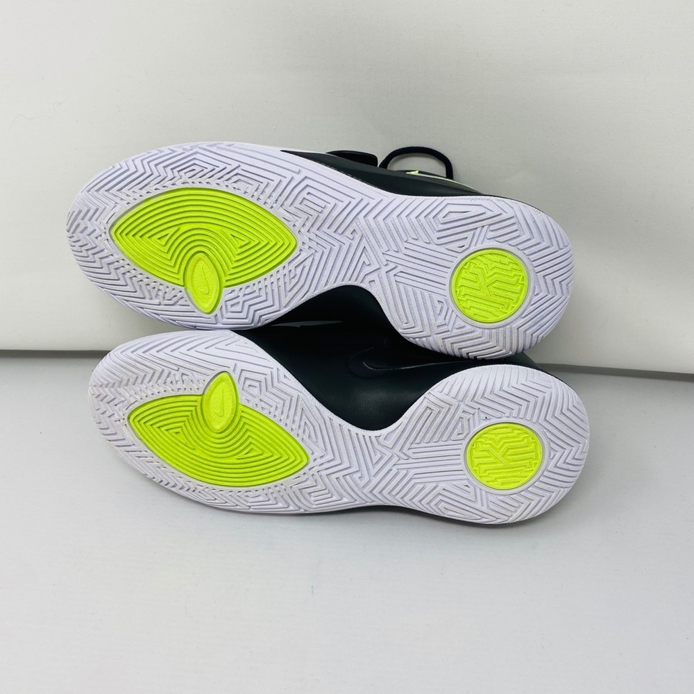NIB**KYRIE FLYTRAP III**US 5.5***$85 - Picture 9 of 9